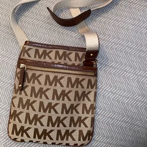 Michael kors crossbody purse
